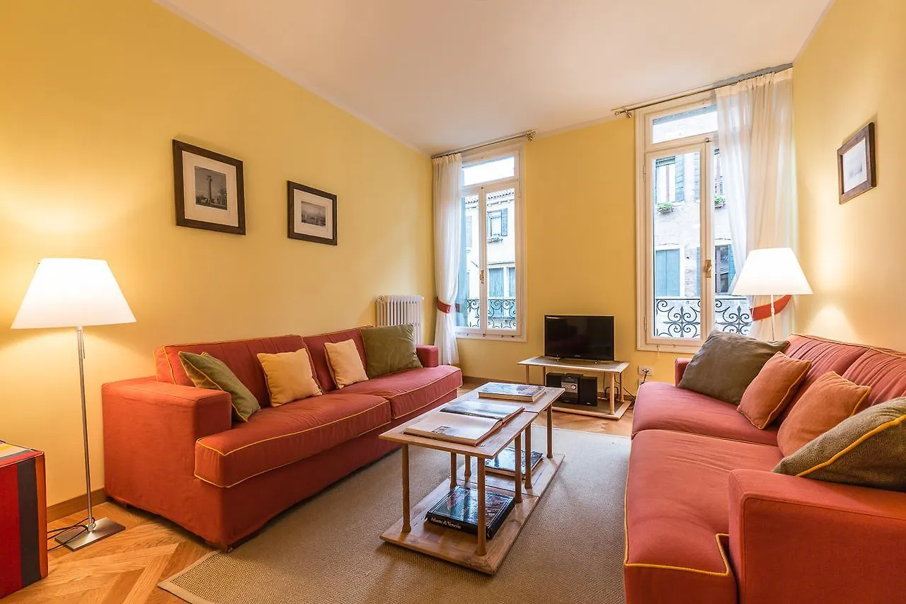 Apartment Ca' Dei Nomboli Canal View Venice Italy