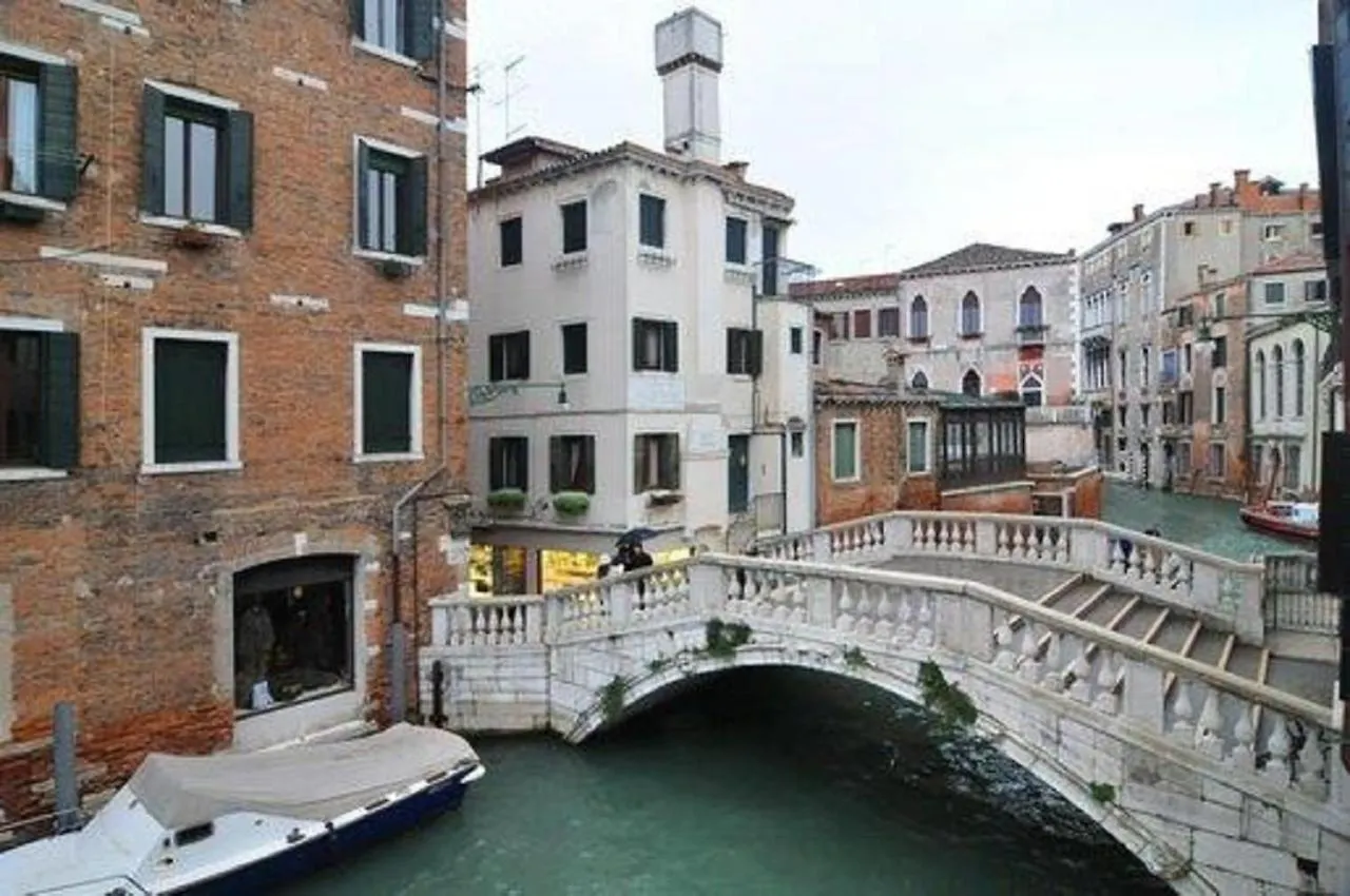 Ca' Dei Nomboli Canal View Venedig Italien